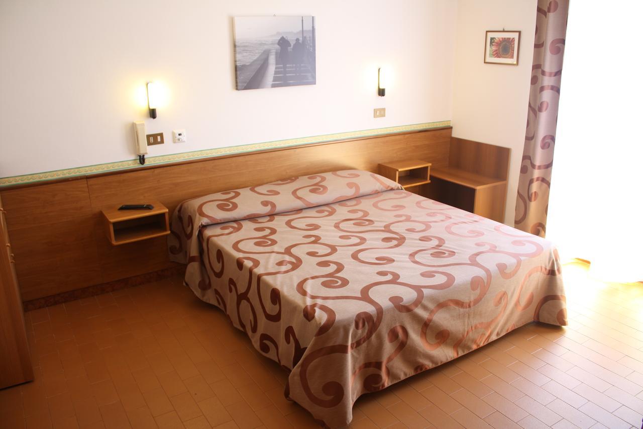 Hotel Helga Caorle Kültér fotó