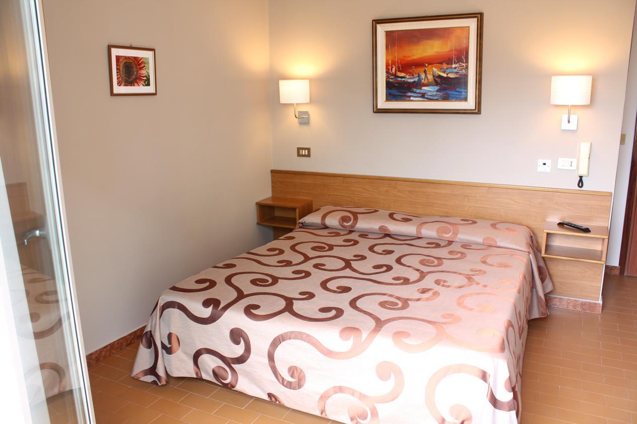 Hotel Helga Caorle Kültér fotó